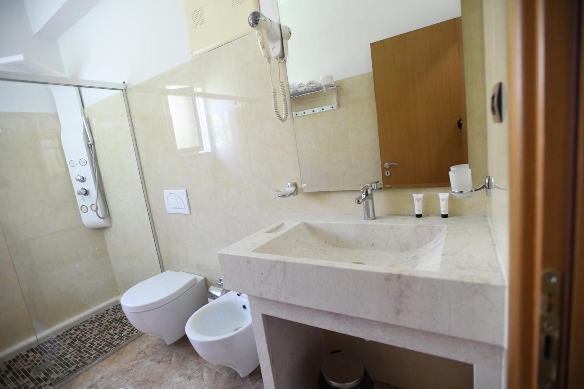 Hotel Gega Berat Exterior photo